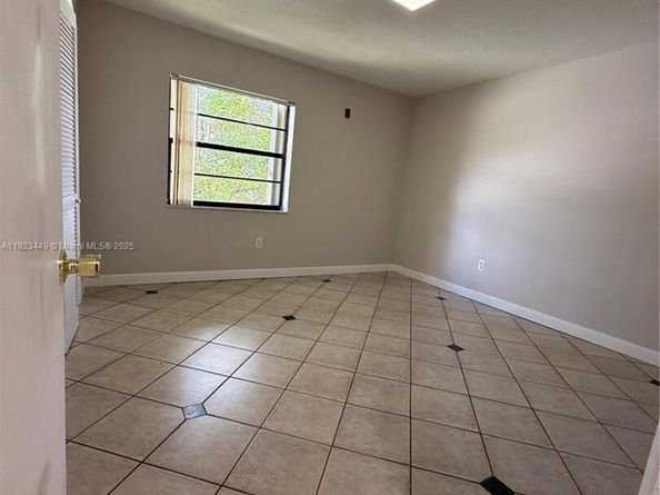 8701 SW 12th St 30, Miami FL 33174