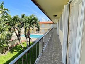 8701 SW 12th St 30, Miami FL 33174