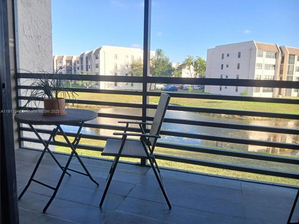 10442 Sunrise Lakes Blvd 203, Sunrise FL 33322