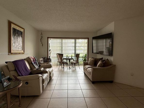 9715 Hammocks Blvd 102, Miami FL 33196