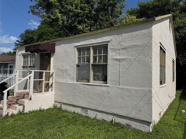 1773 NW 45th St, Miami FL 33142