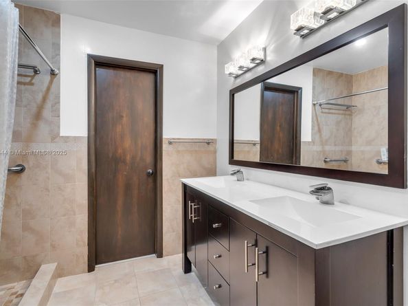 4801 Harrison St, Hollywood FL 33021
