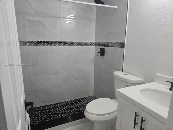 6400 Meade St, Hollywood FL 33024