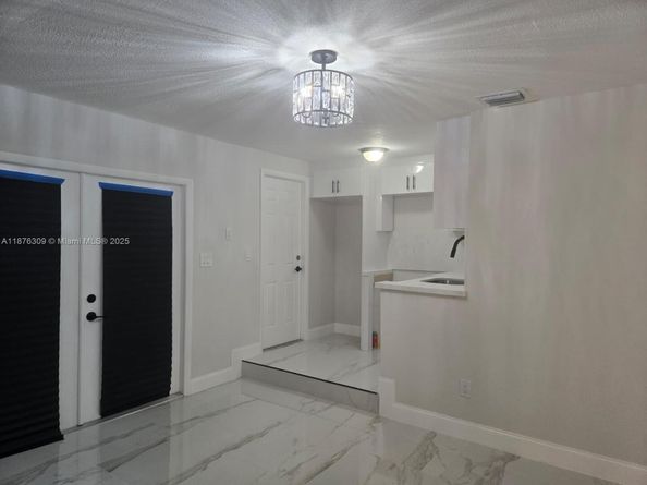 6400 Meade St, Hollywood FL 33024