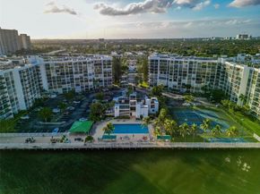 1000 Parkview Dr 1001, Hallandale Beach FL 33009