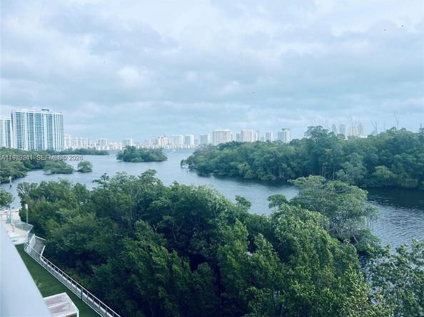 16385 Biscayne Blvd 421, North Miami Beach FL 33160