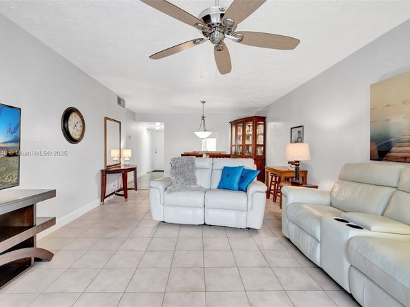 2811 Somerset Dr 104, Lauderdale Lakes FL 33311