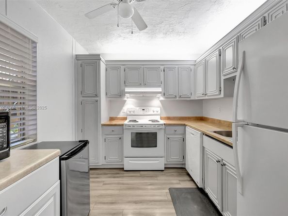 2811 Somerset Dr 104, Lauderdale Lakes FL 33311