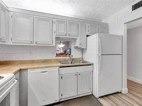 2811 Somerset Dr 104, Lauderdale Lakes FL 33311