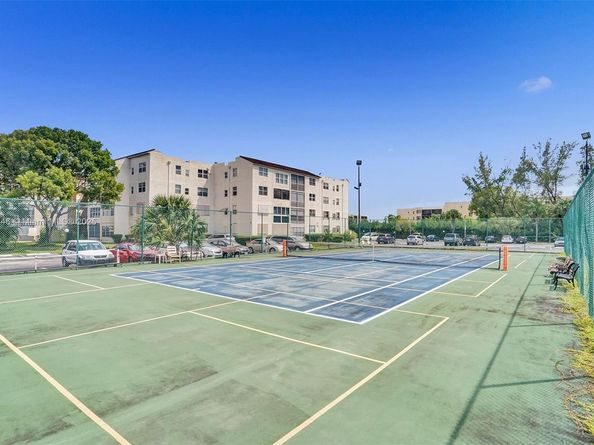 2811 Somerset Dr 104, Lauderdale Lakes FL 33311