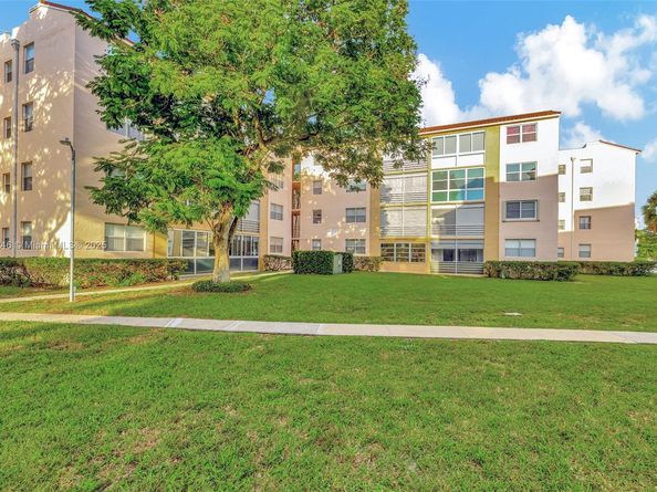 2811 Somerset Dr 104, Lauderdale Lakes FL 33311