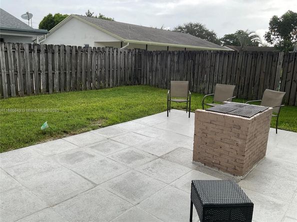 9631 NW 42nd Ct, Sunrise FL 33351