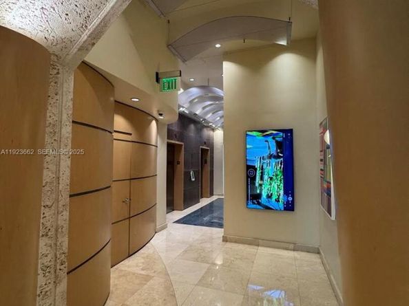 400 S Pointe Dr 1610, Miami Beach FL 33139