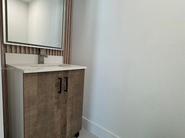 400 S Pointe Dr 1610, Miami Beach FL 33139