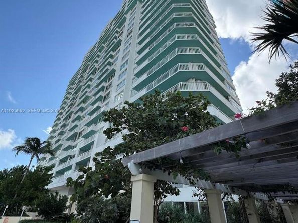 400 S Pointe Dr 1610, Miami Beach FL 33139