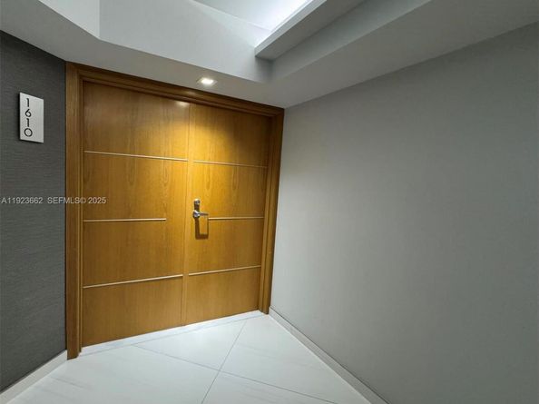 400 S Pointe Dr 1610, Miami Beach FL 33139