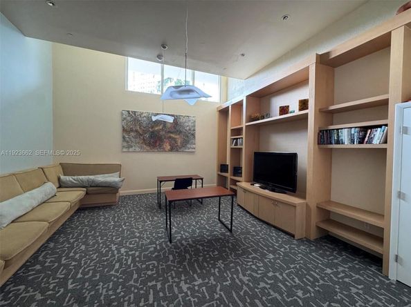 400 S Pointe Dr 1610, Miami Beach FL 33139