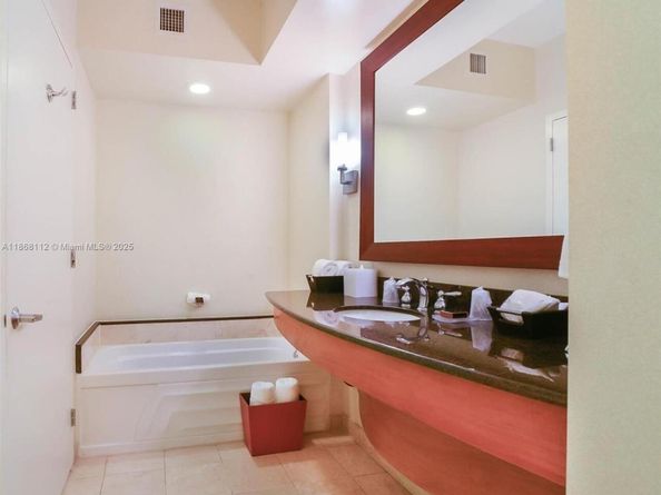 18001 Collins Ave 2910, Sunny Isles Beach FL 33160