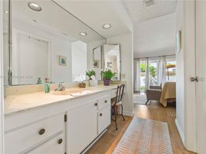 19994 NE 5th Ct 3C, Miami FL 33179