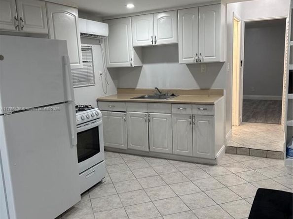 618 30th St, West Palm Beach FL 33407