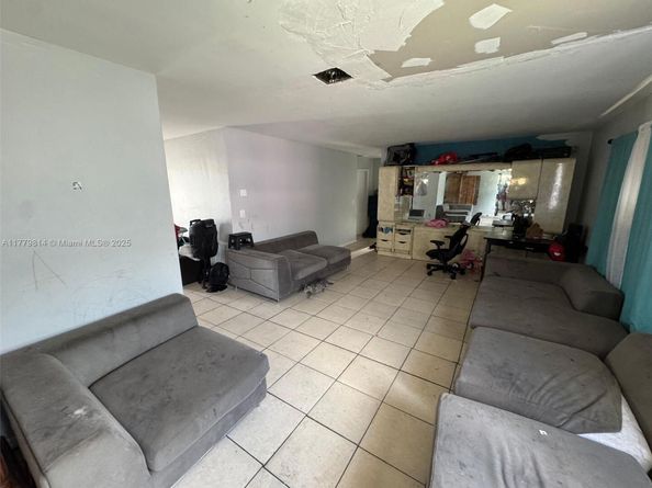 1402 NW 19th St, Fort Lauderdale FL 33311