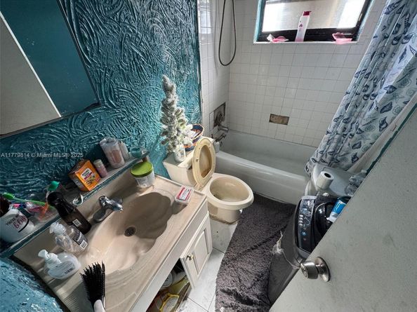 1402 NW 19th St, Fort Lauderdale FL 33311