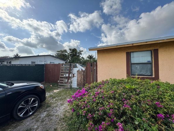 1402 NW 19th St, Fort Lauderdale FL 33311