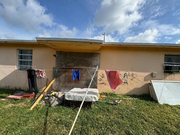 1402 NW 19th St, Fort Lauderdale FL 33311