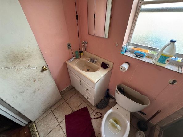 1402 NW 19th St, Fort Lauderdale FL 33311