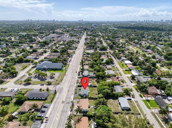 1402 NW 19th St, Fort Lauderdale FL 33311