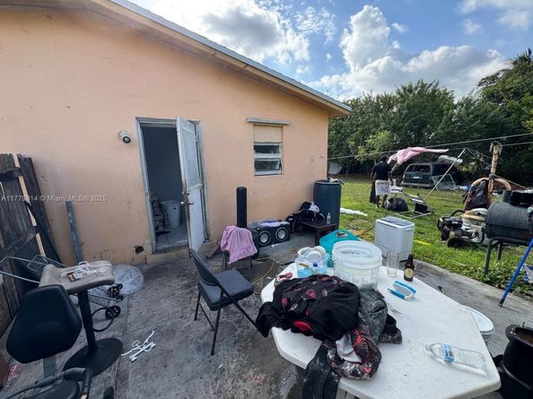 1402 NW 19th St, Fort Lauderdale FL 33311