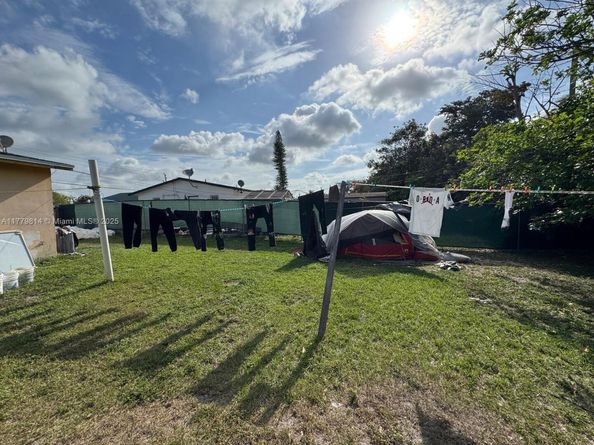 1402 NW 19th St, Fort Lauderdale FL 33311