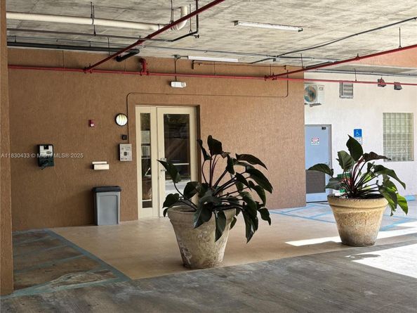 2630 SW 28th St 34, Miami FL 33133