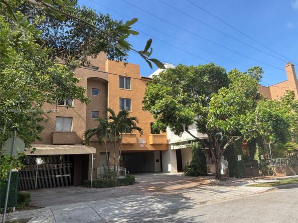 2630 SW 28th St 34, Miami FL 33133