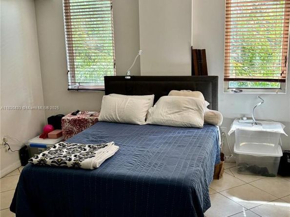 2630 SW 28th St 34, Miami FL 33133