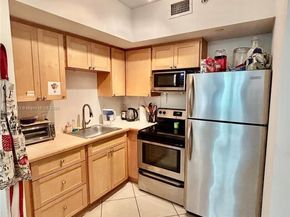 2630 SW 28th St 34, Miami FL 33133