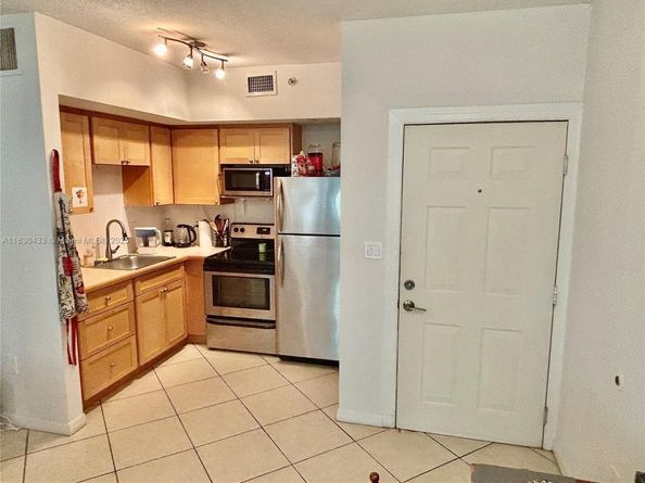2630 SW 28th St 34, Miami FL 33133
