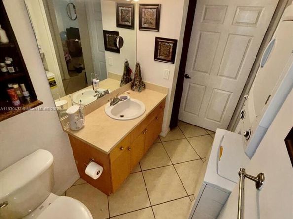 2630 SW 28th St 34, Miami FL 33133