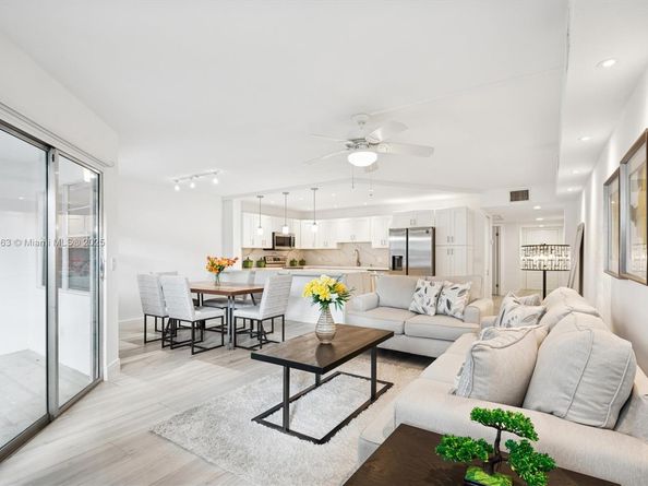 12600 SW 5th Ct 104L, Pembroke Pines FL 33027