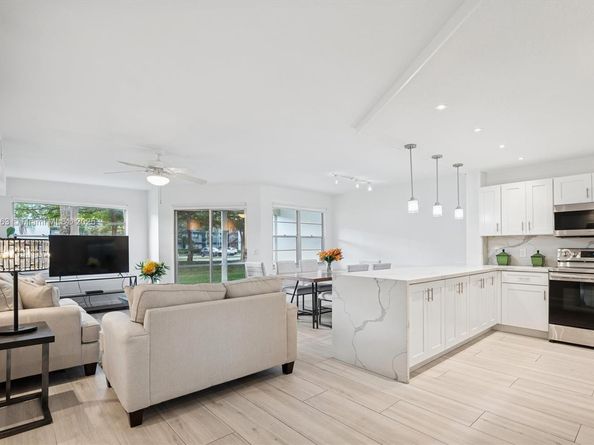 12600 SW 5th Ct 104L, Pembroke Pines FL 33027