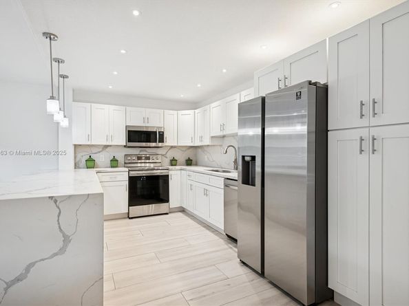 12600 SW 5th Ct 104L, Pembroke Pines FL 33027