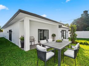 1041 W Lakewood Rd, West Palm Beach FL 33405