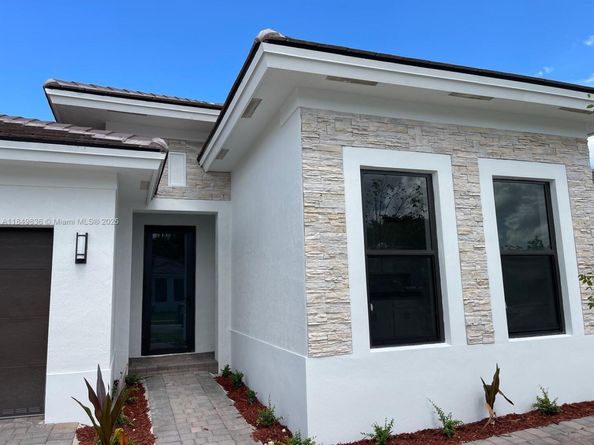 19447 SW 124th Ct, Miami FL 33177