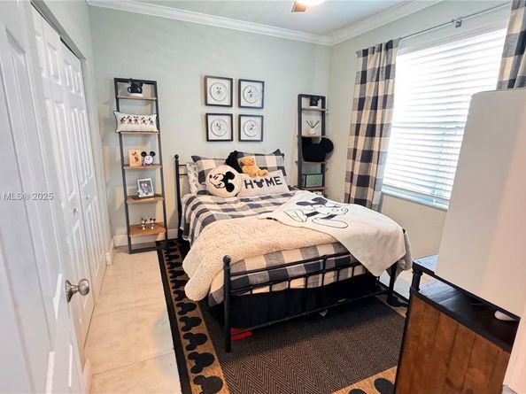 280 NE 35th St, Oakland Park FL 33334