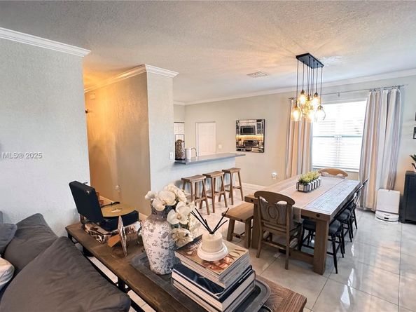 280 NE 35th St, Oakland Park FL 33334