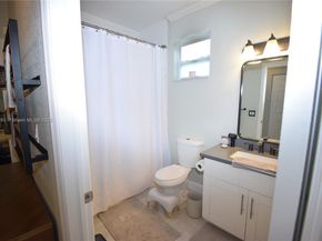 280 NE 35th St, Oakland Park FL 33334