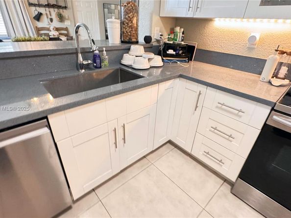 280 NE 35th St, Oakland Park FL 33334