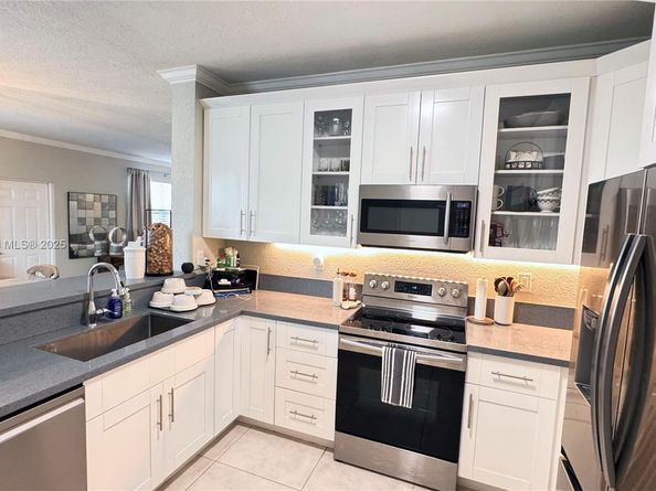 280 NE 35th St, Oakland Park FL 33334