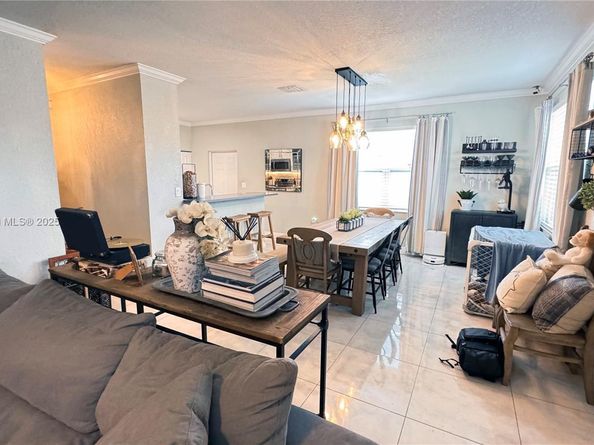 280 NE 35th St, Oakland Park FL 33334