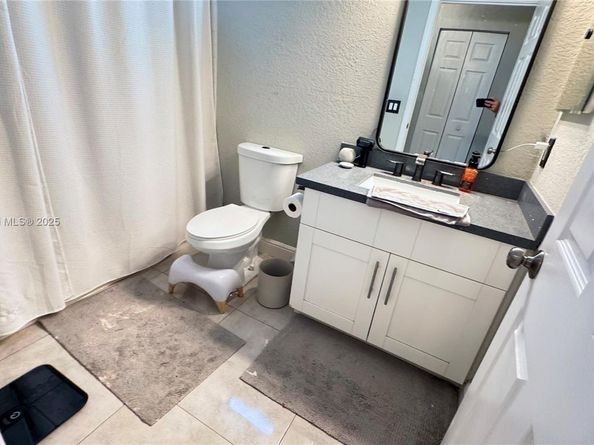 280 NE 35th St, Oakland Park FL 33334